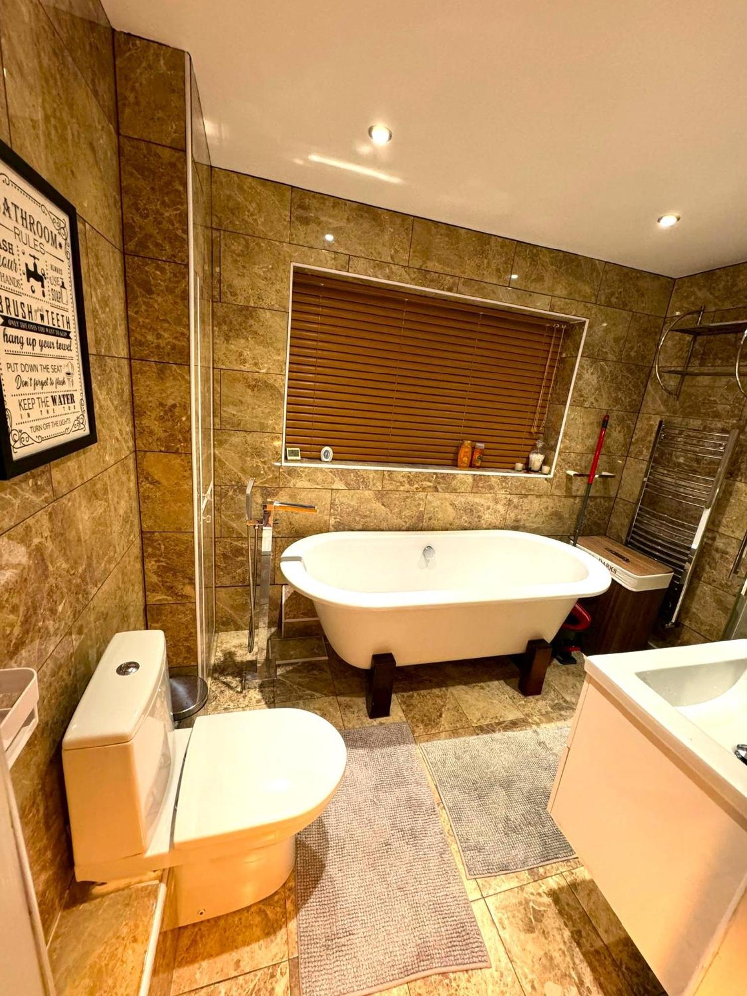Apartament Dundridge - Morden Urban Living - Sleeps Up To 9 Guests & Private Parking For 2 Vehicles